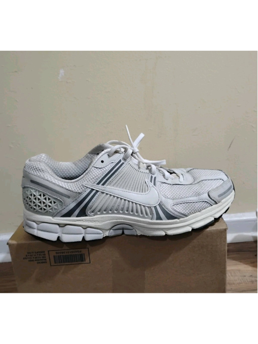 Nike Zoom Vomero 5 Shoes Mens Size 12 Gray Running Low Top Sneakers HF0731-007